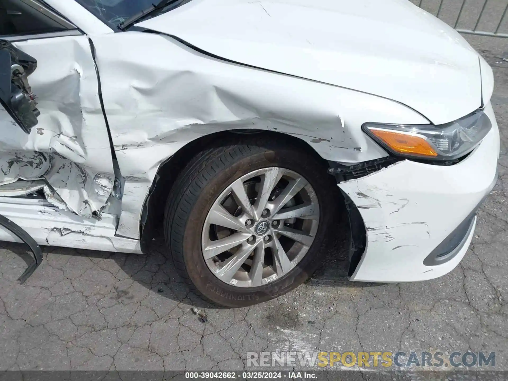 16 Photograph of a damaged car 4T1C11AK3MU562131 TOYOTA CAMRY 2021