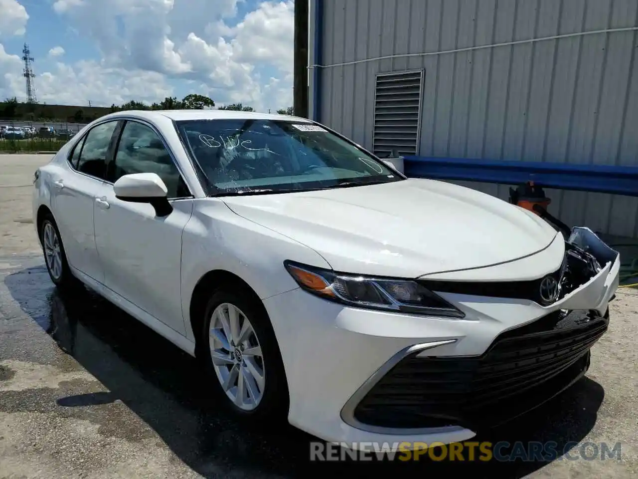 1 Photograph of a damaged car 4T1C11AK4MU428695 TOYOTA CAMRY 2021