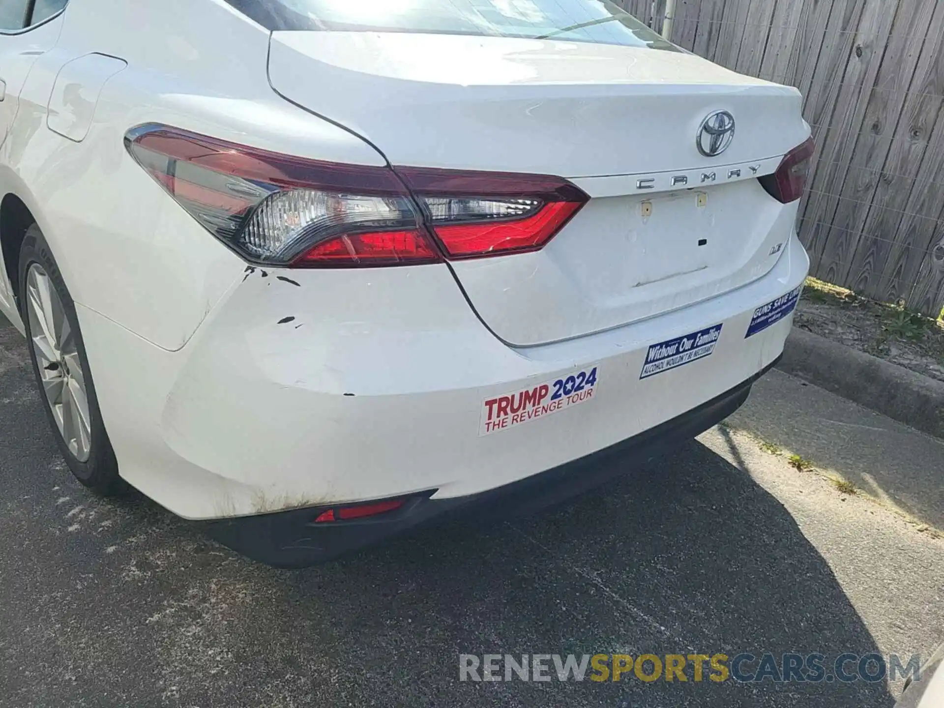 12 Photograph of a damaged car 4T1C11AK4MU433010 TOYOTA CAMRY 2021