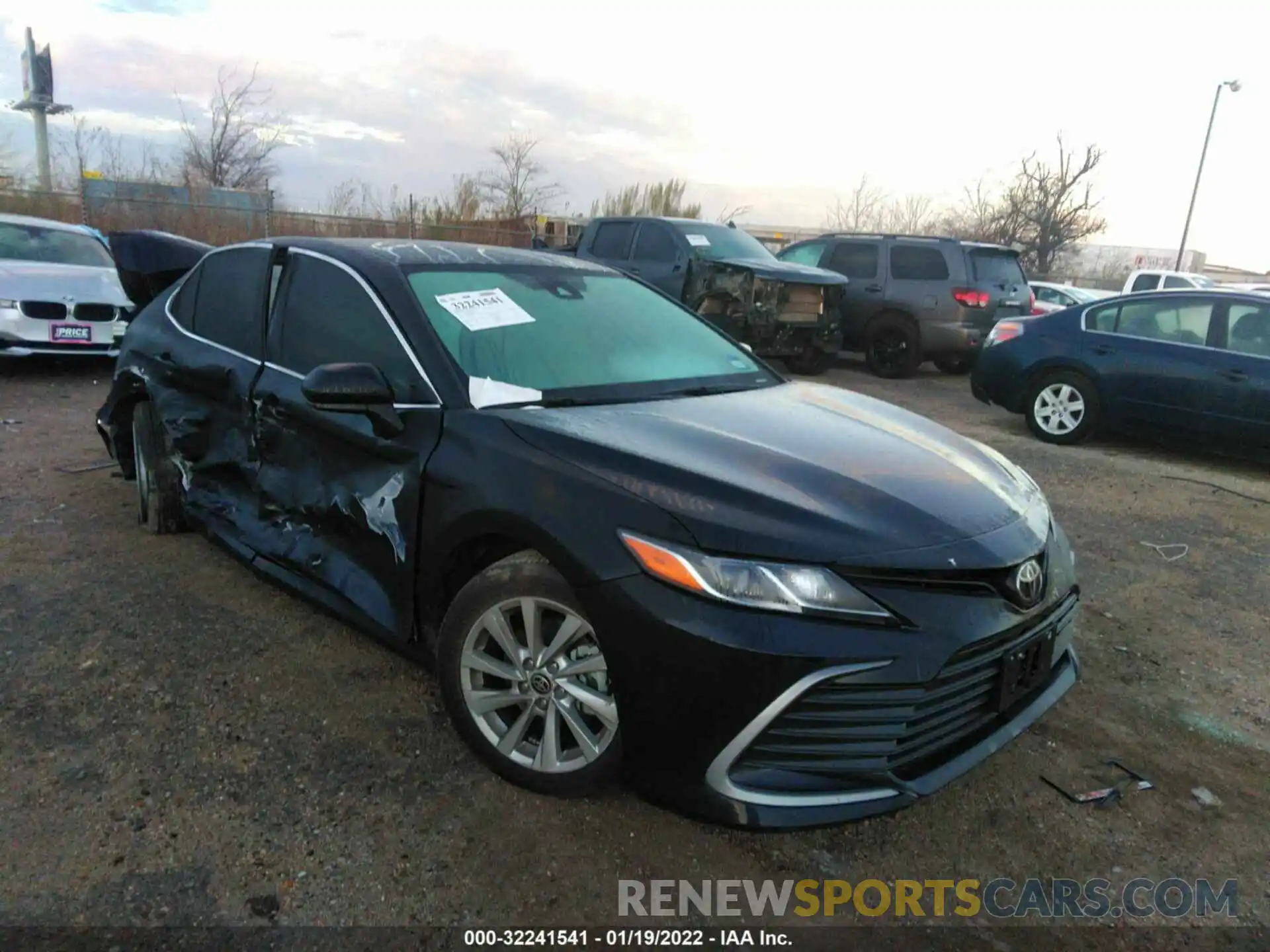 1 Photograph of a damaged car 4T1C11AK4MU462412 TOYOTA CAMRY 2021