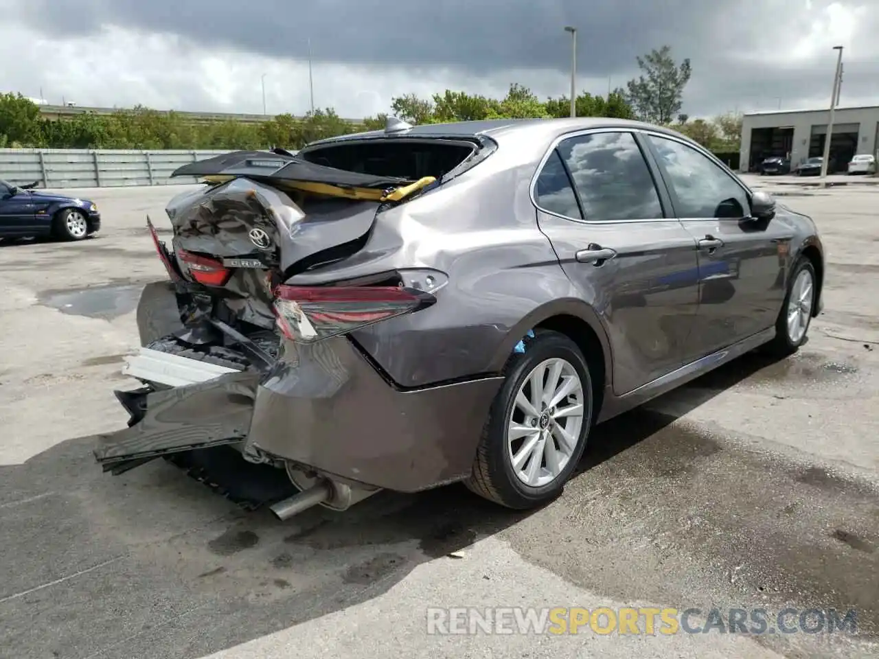 4 Photograph of a damaged car 4T1C11AK4MU472339 TOYOTA CAMRY 2021