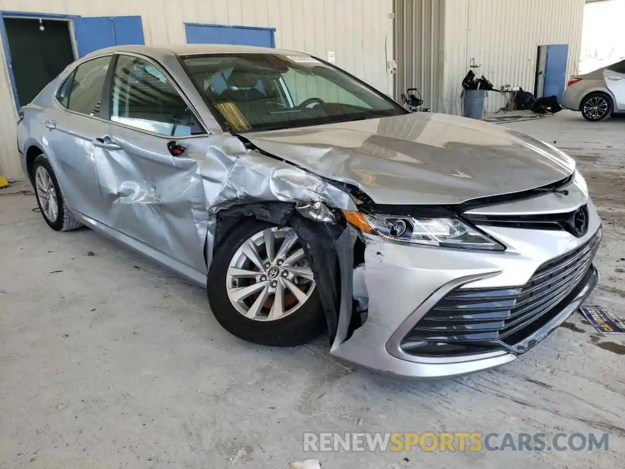 1 Photograph of a damaged car 4T1C11AK4MU569962 TOYOTA CAMRY 2021