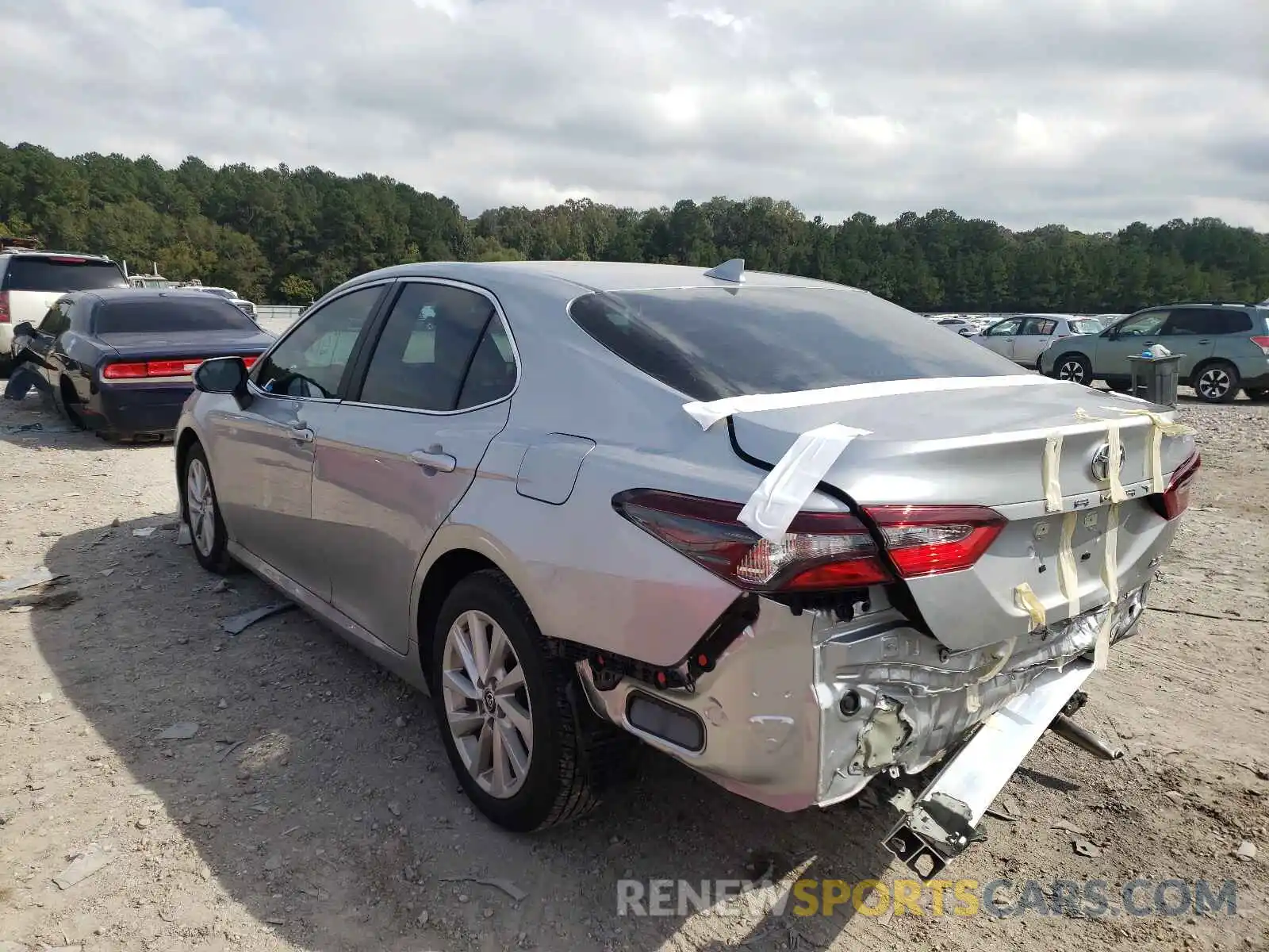 3 Photograph of a damaged car 4T1C11AK4MU570108 TOYOTA CAMRY 2021