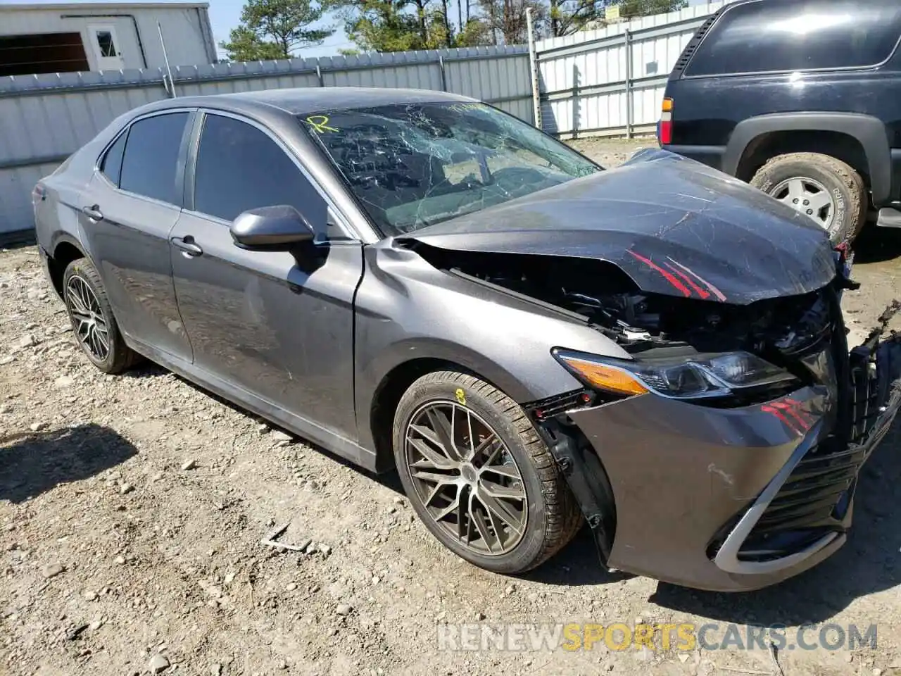 1 Photograph of a damaged car 4T1C11AK4MU575602 TOYOTA CAMRY 2021