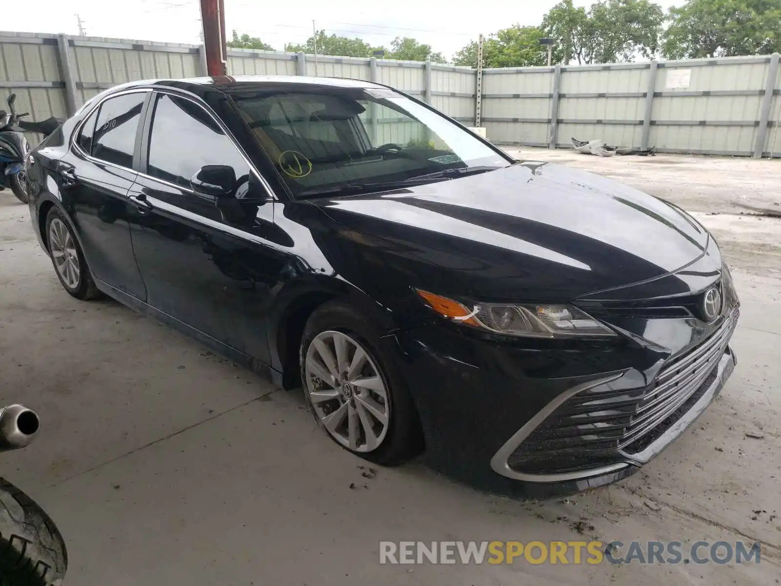 1 Photograph of a damaged car 4T1C11AK4MU579830 TOYOTA CAMRY 2021