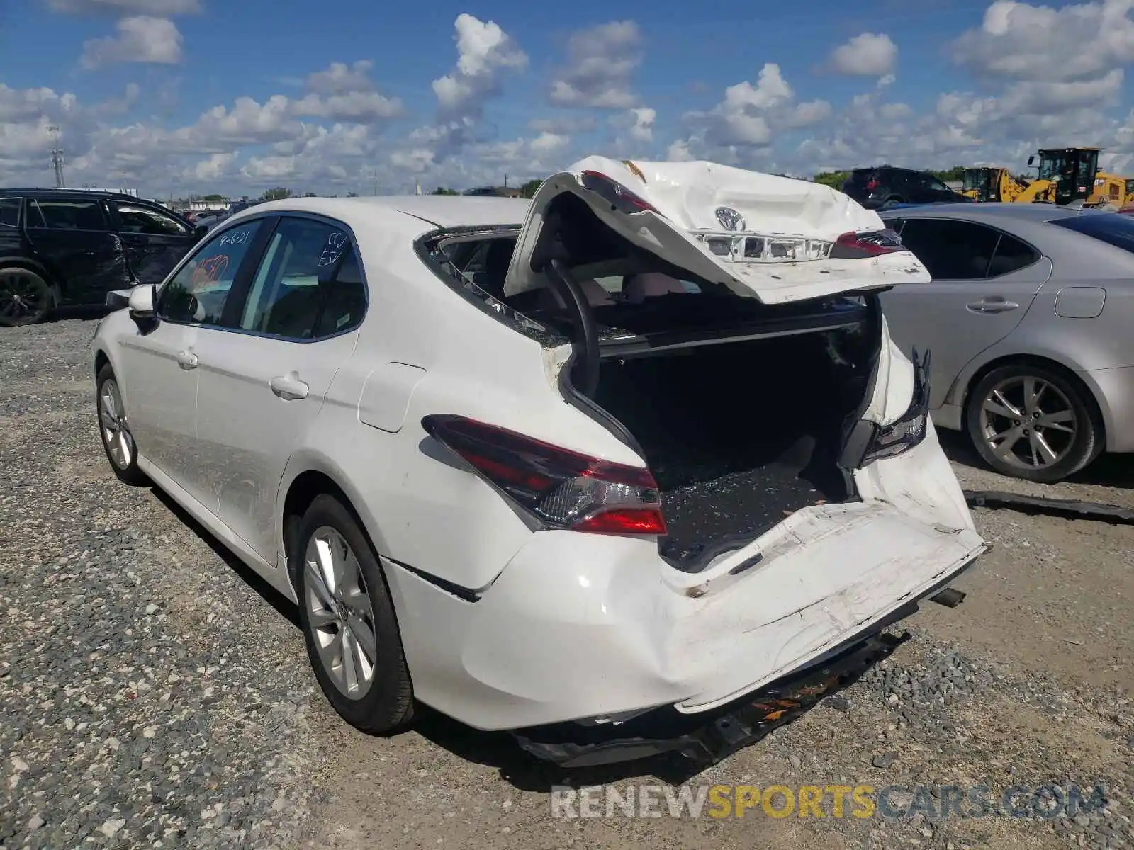 3 Photograph of a damaged car 4T1C11AK5MU439561 TOYOTA CAMRY 2021