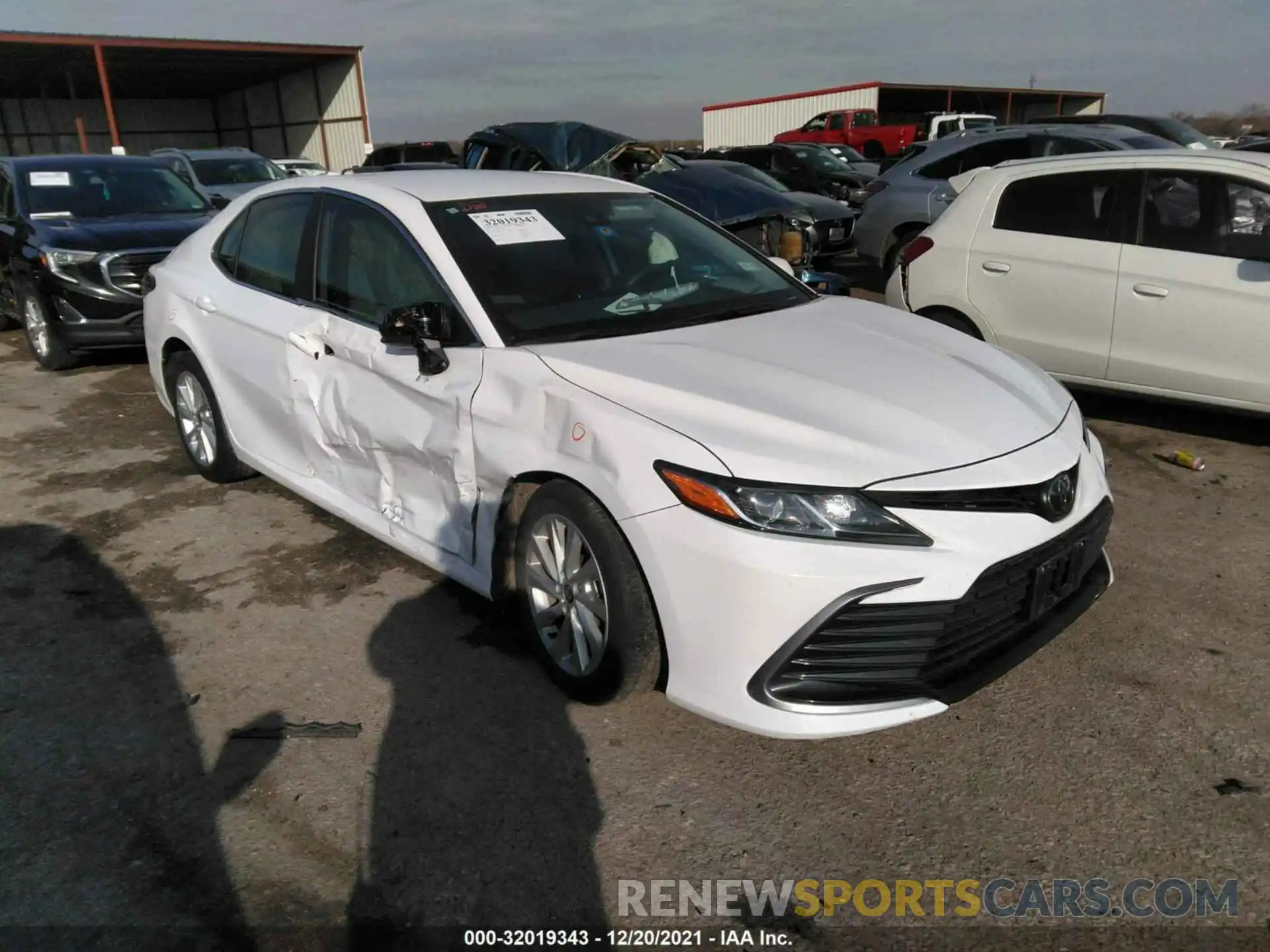 1 Photograph of a damaged car 4T1C11AK5MU541071 TOYOTA CAMRY 2021