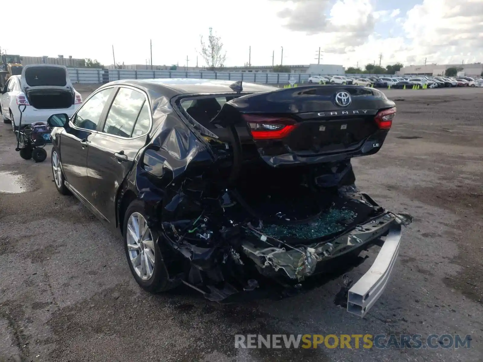 3 Photograph of a damaged car 4T1C11AK5MU562499 TOYOTA CAMRY 2021