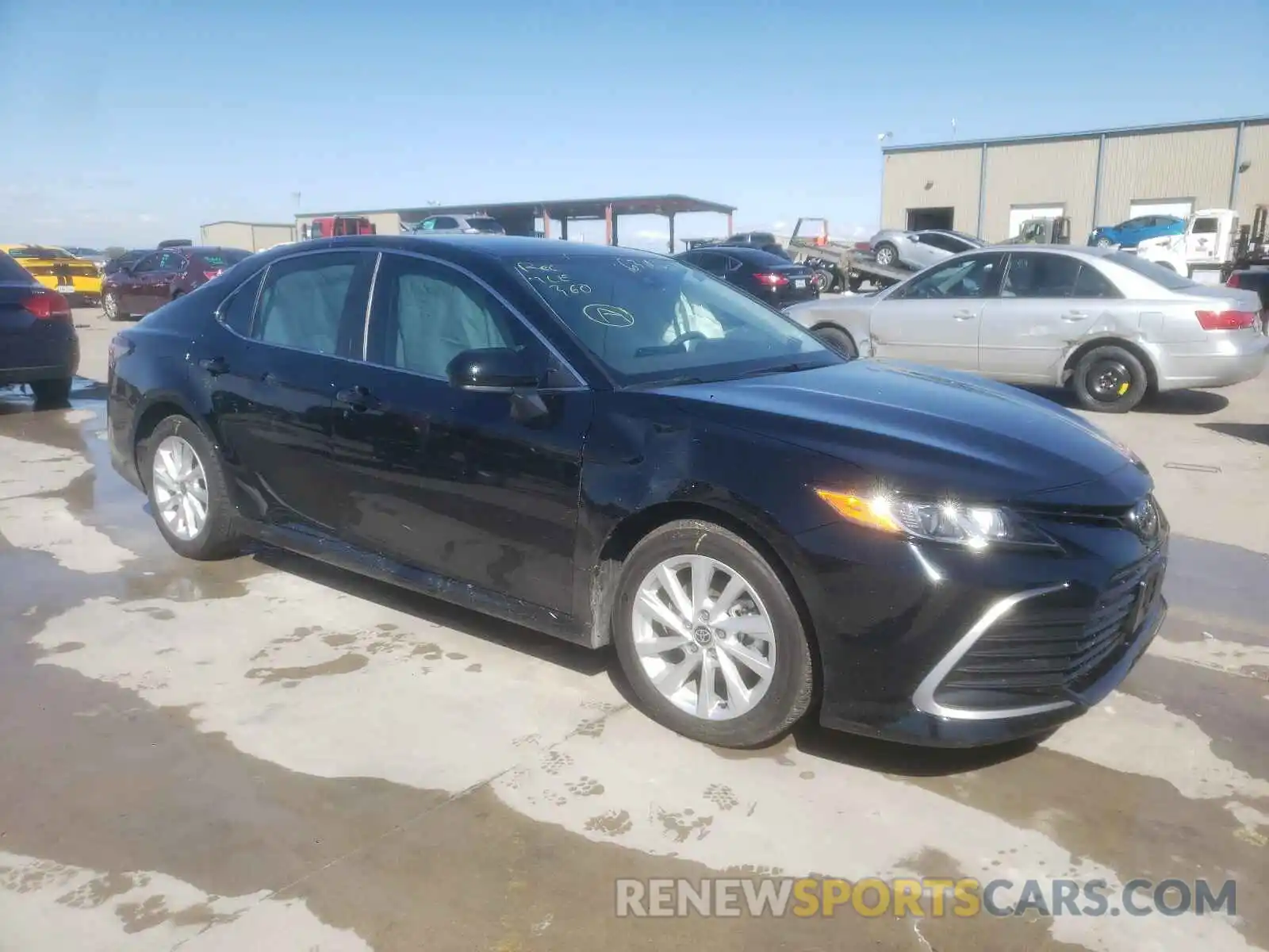 1 Photograph of a damaged car 4T1C11AK5MU579223 TOYOTA CAMRY 2021