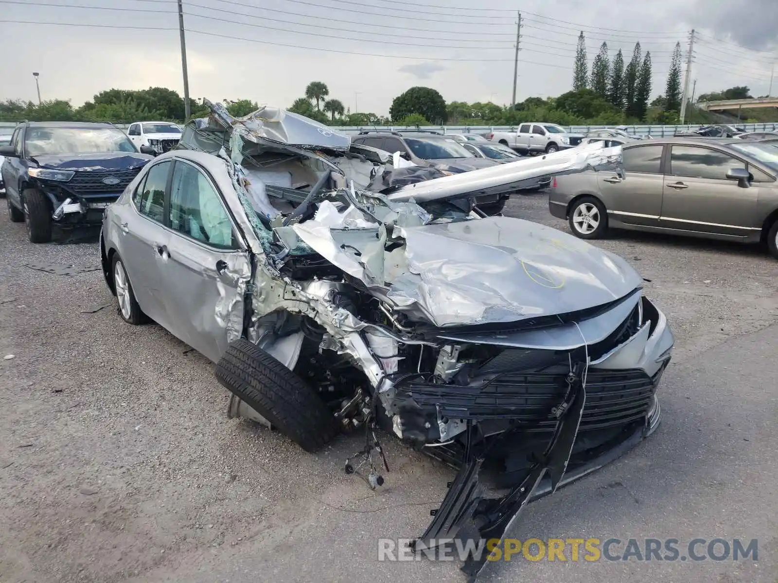 1 Photograph of a damaged car 4T1C11AK6MU428052 TOYOTA CAMRY 2021