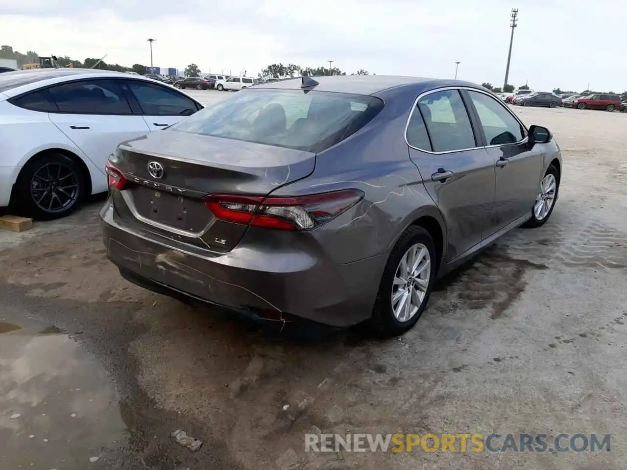 4 Photograph of a damaged car 4T1C11AK6MU520052 TOYOTA CAMRY 2021