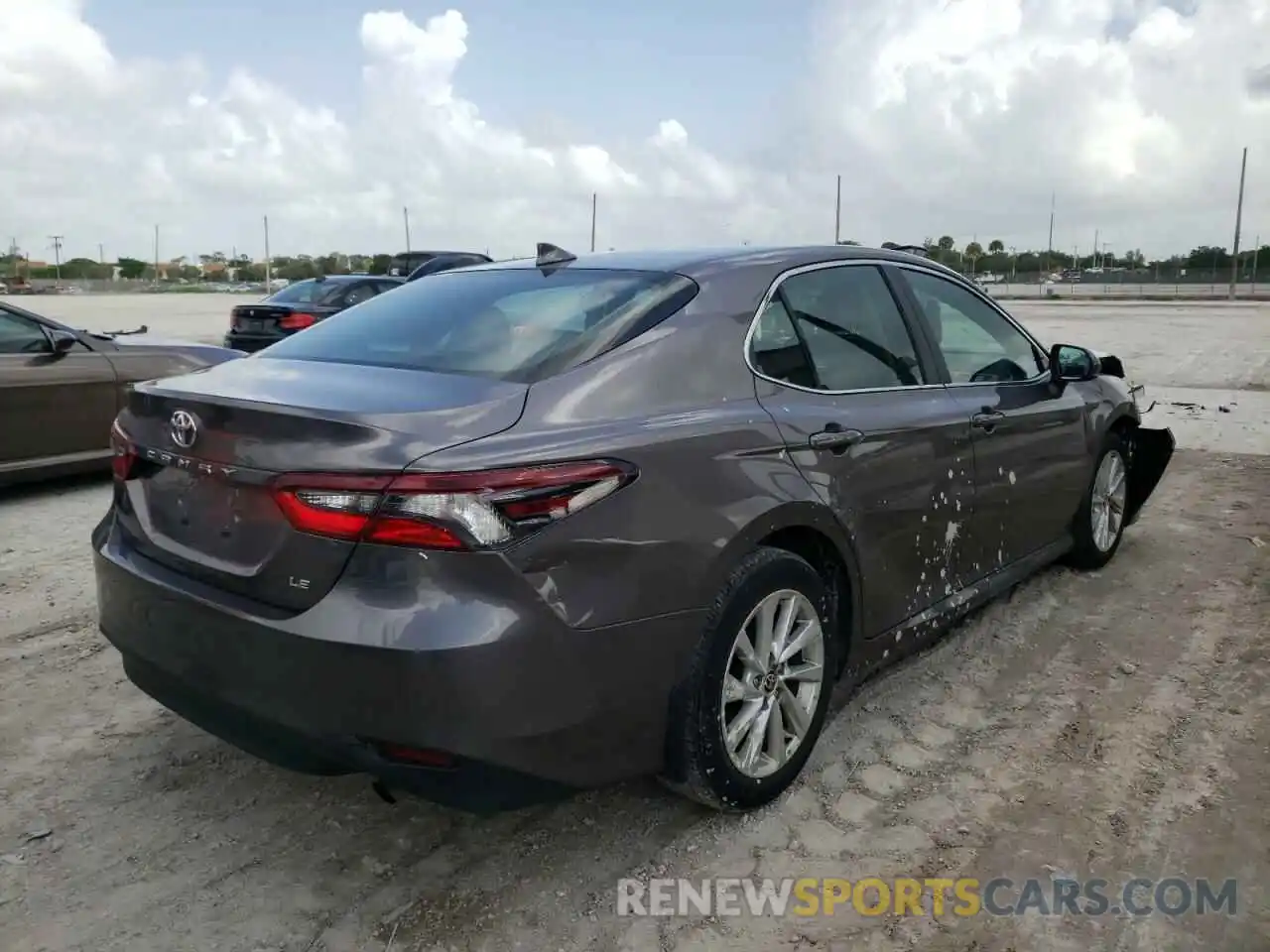 4 Photograph of a damaged car 4T1C11AK7MU425760 TOYOTA CAMRY 2021