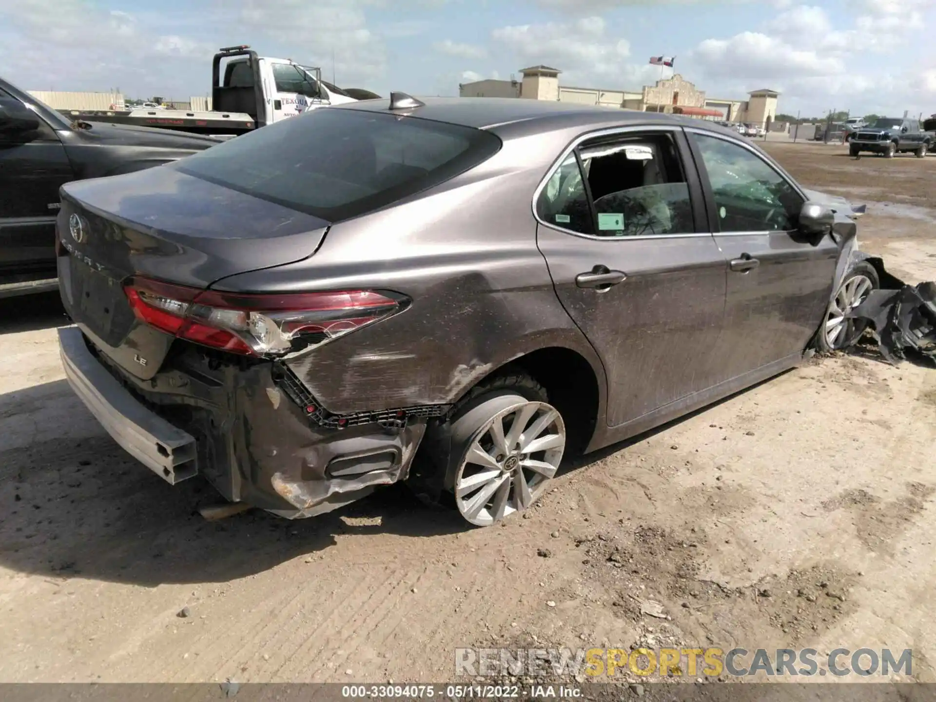 4 Photograph of a damaged car 4T1C11AK7MU465045 TOYOTA CAMRY 2021