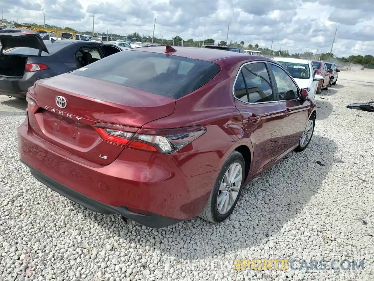 4 Photograph of a damaged car 4T1C11AK7MU546109 TOYOTA CAMRY 2021