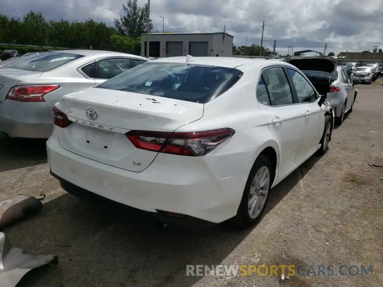 4 Photograph of a damaged car 4T1C11AK7MU563198 TOYOTA CAMRY 2021