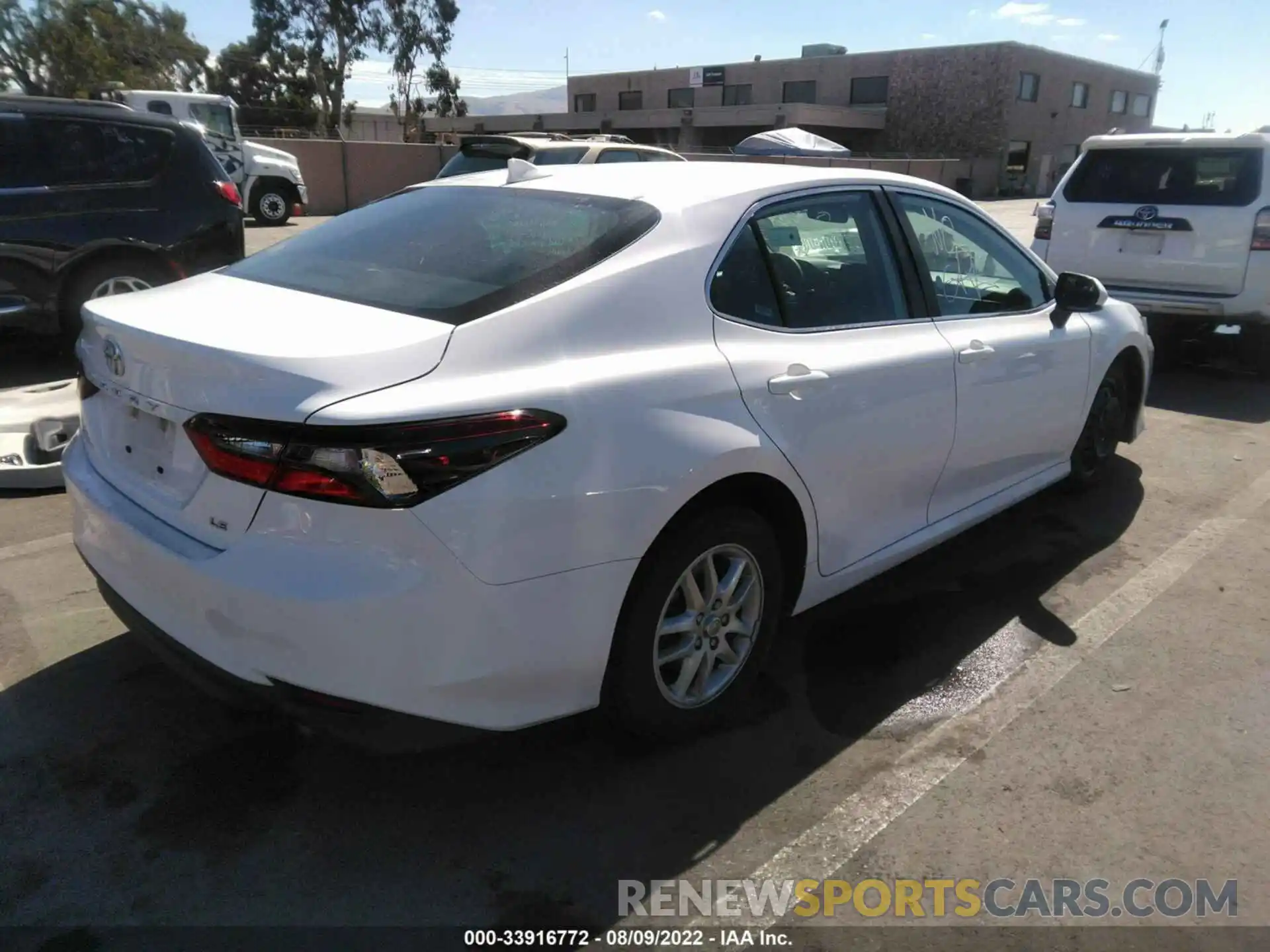 4 Photograph of a damaged car 4T1C11AK7MU585802 TOYOTA CAMRY 2021