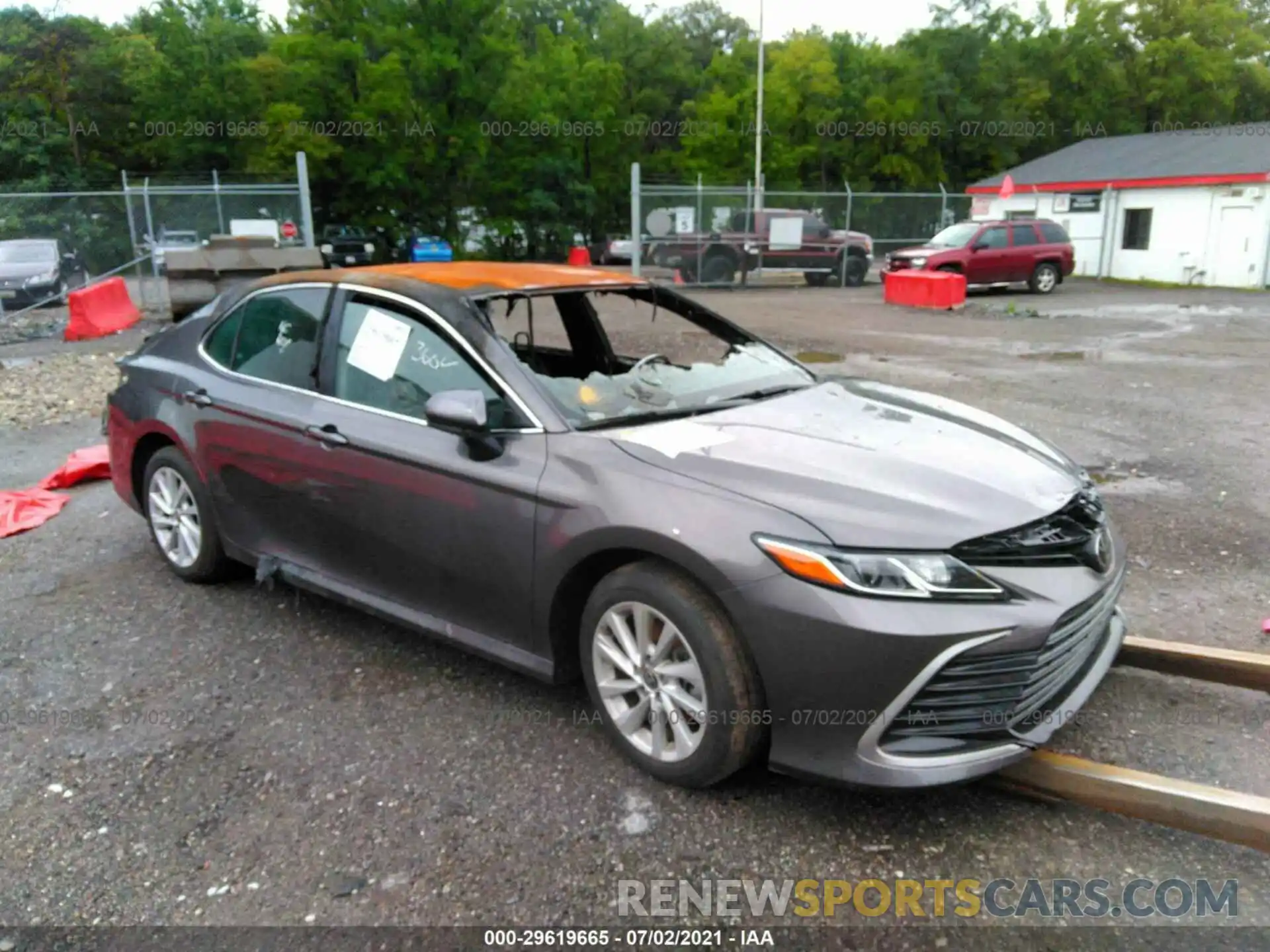 1 Photograph of a damaged car 4T1C11AK8MU512731 TOYOTA CAMRY 2021