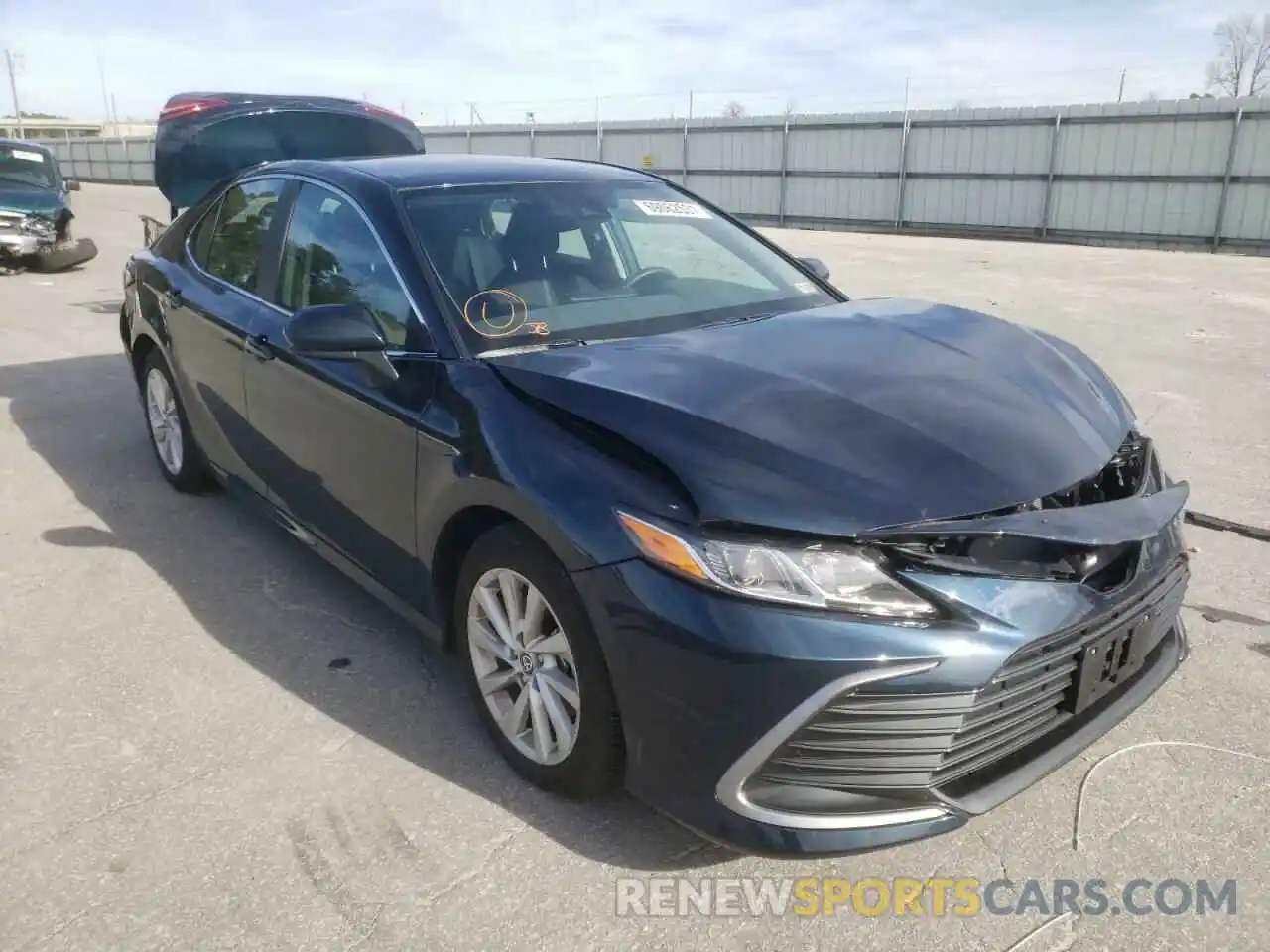 1 Photograph of a damaged car 4T1C11AK8MU569818 TOYOTA CAMRY 2021