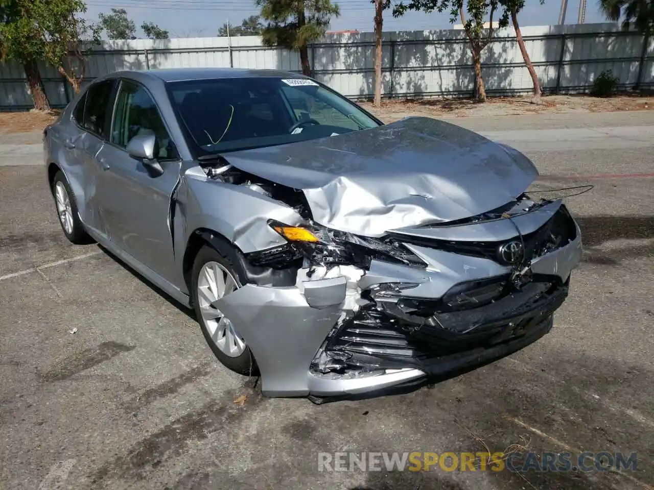 1 Photograph of a damaged car 4T1C11AK9MU548007 TOYOTA CAMRY 2021