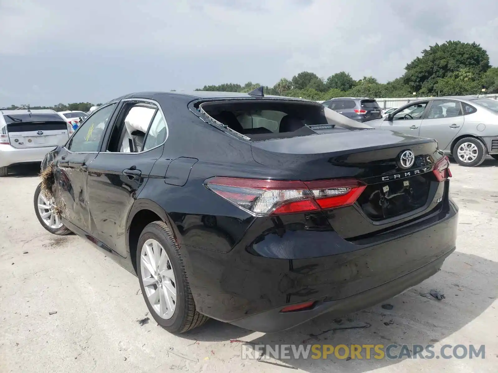 3 Photograph of a damaged car 4T1C11AK9MU570329 TOYOTA CAMRY 2021