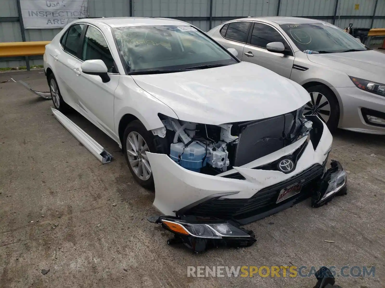 1 Photograph of a damaged car 4T1C11AK9MU584750 TOYOTA CAMRY 2021