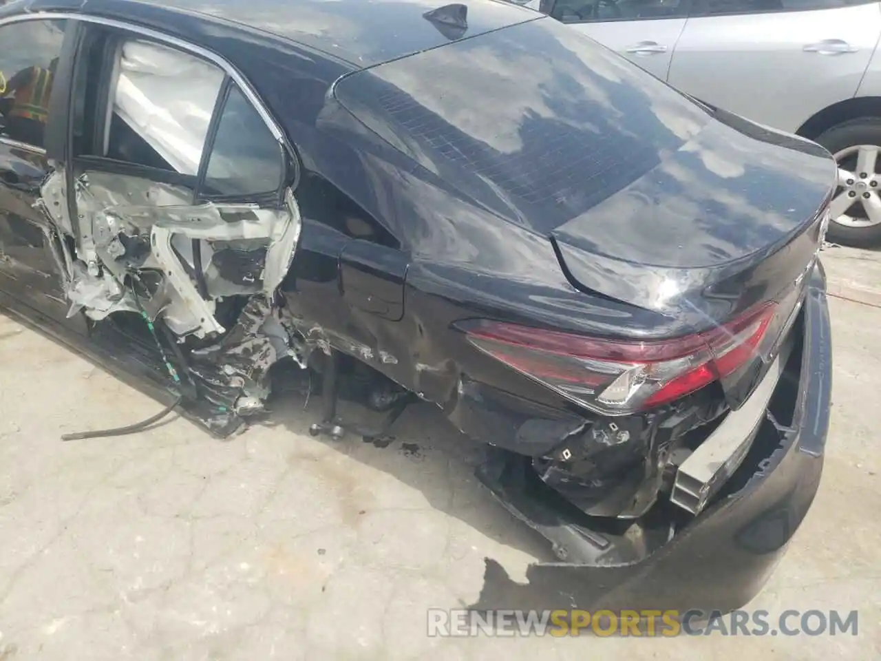 9 Photograph of a damaged car 4T1C11AKXMU441371 TOYOTA CAMRY 2021