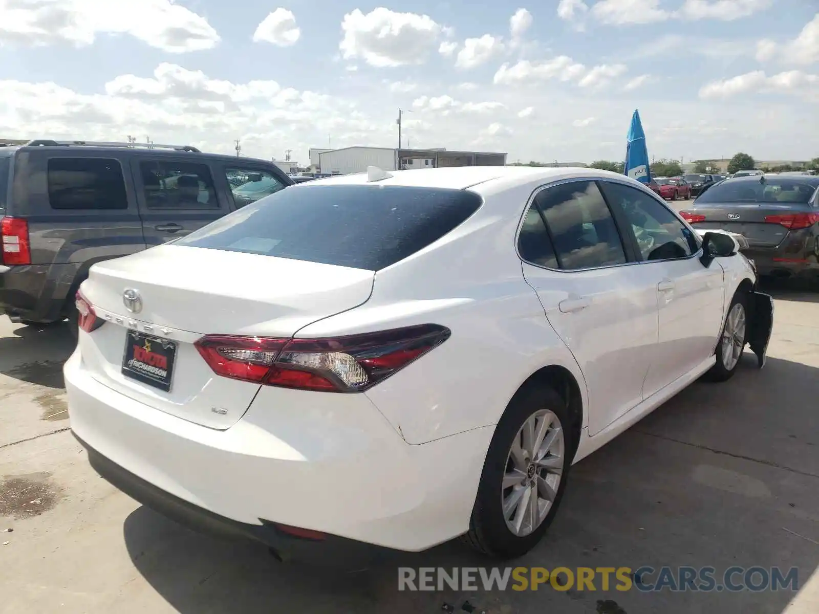 4 Photograph of a damaged car 4T1C11AKXMU552342 TOYOTA CAMRY 2021