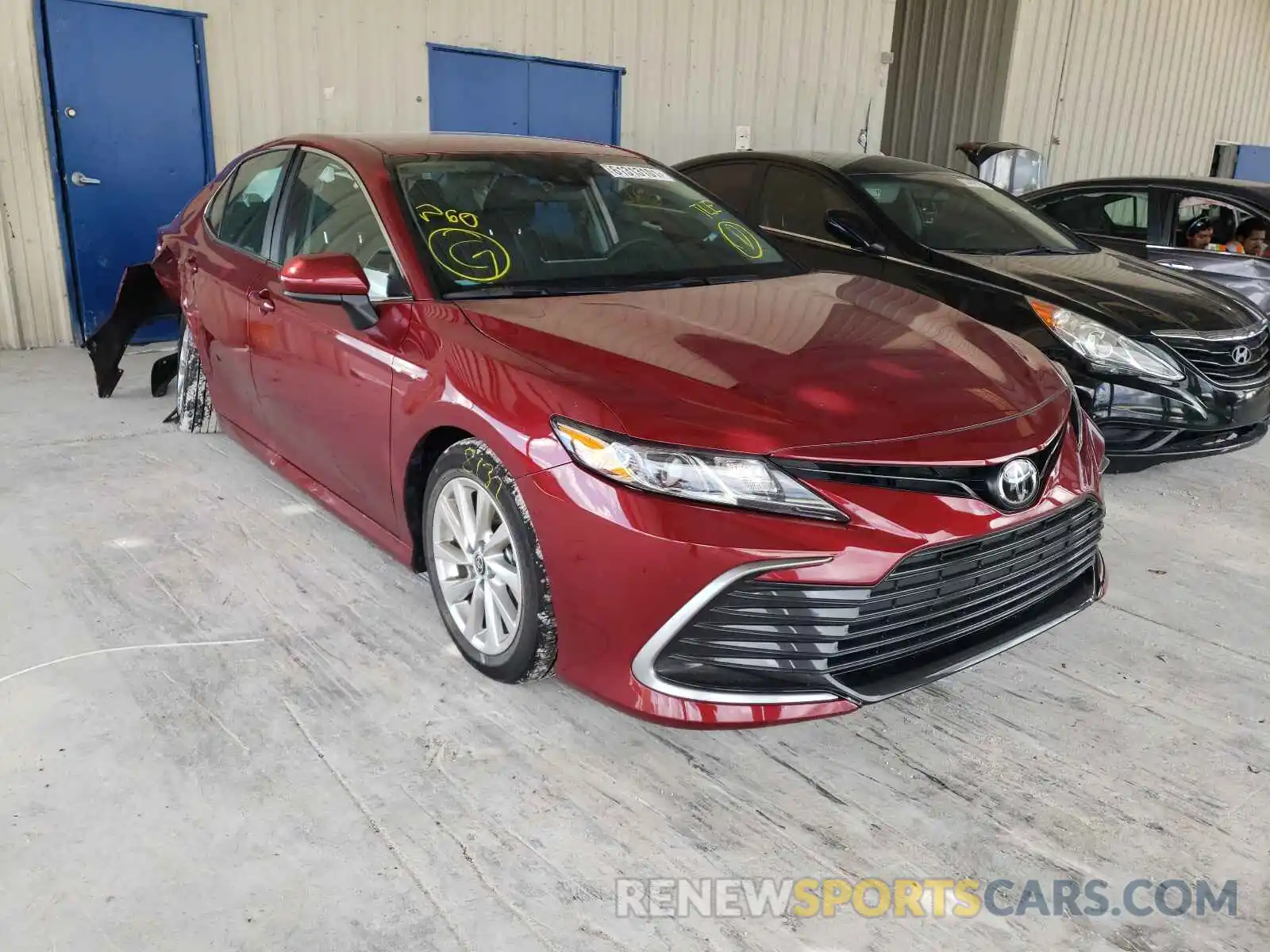 1 Photograph of a damaged car 4T1C11AKXMU558478 TOYOTA CAMRY 2021