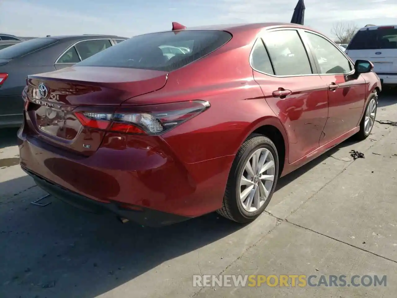 4 Photograph of a damaged car 4T1C11AKXMU584353 TOYOTA CAMRY 2021