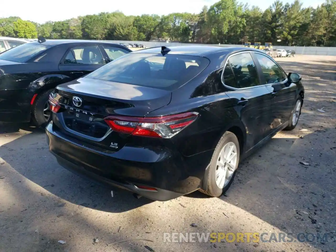 4 Photograph of a damaged car 4T1C11BK7MU040438 TOYOTA CAMRY 2021