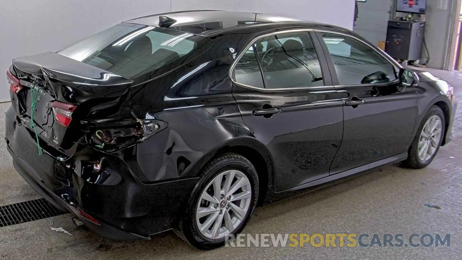 12 Photograph of a damaged car 4T1C11BKXMU038733 TOYOTA CAMRY 2021