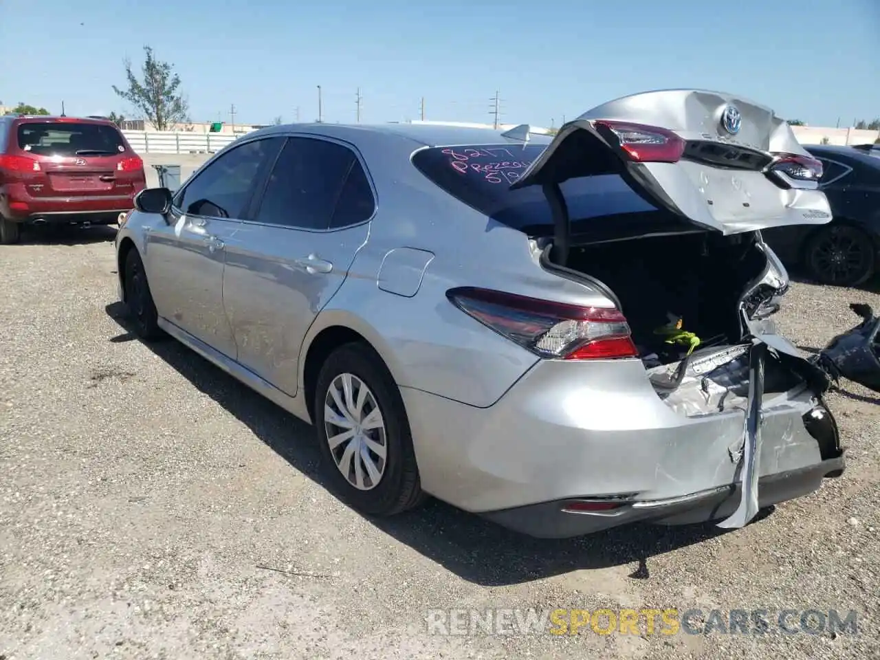 3 Photograph of a damaged car 4T1C31AK2MU562003 TOYOTA CAMRY 2021