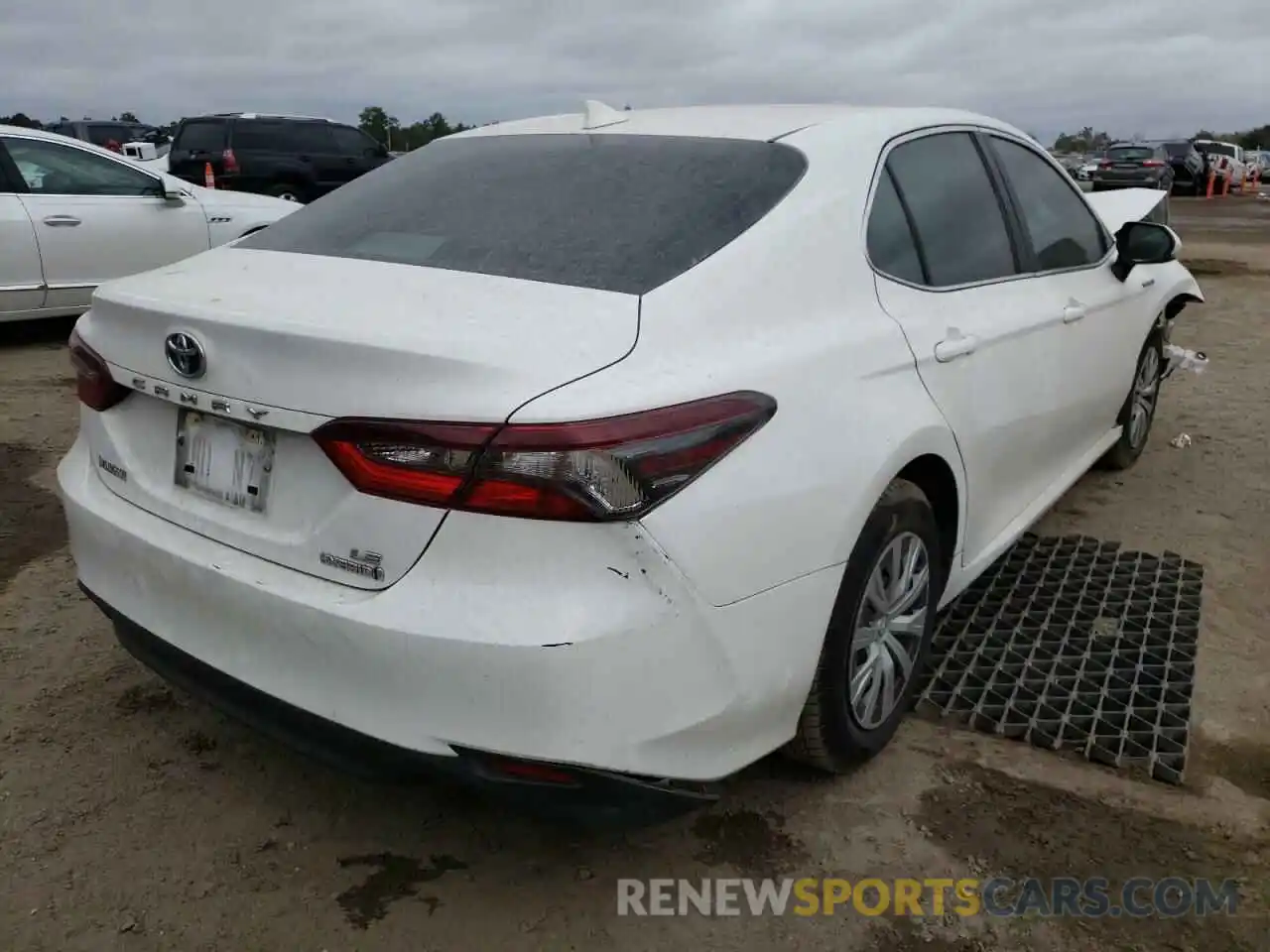 4 Photograph of a damaged car 4T1C31AK4MU555327 TOYOTA CAMRY 2021