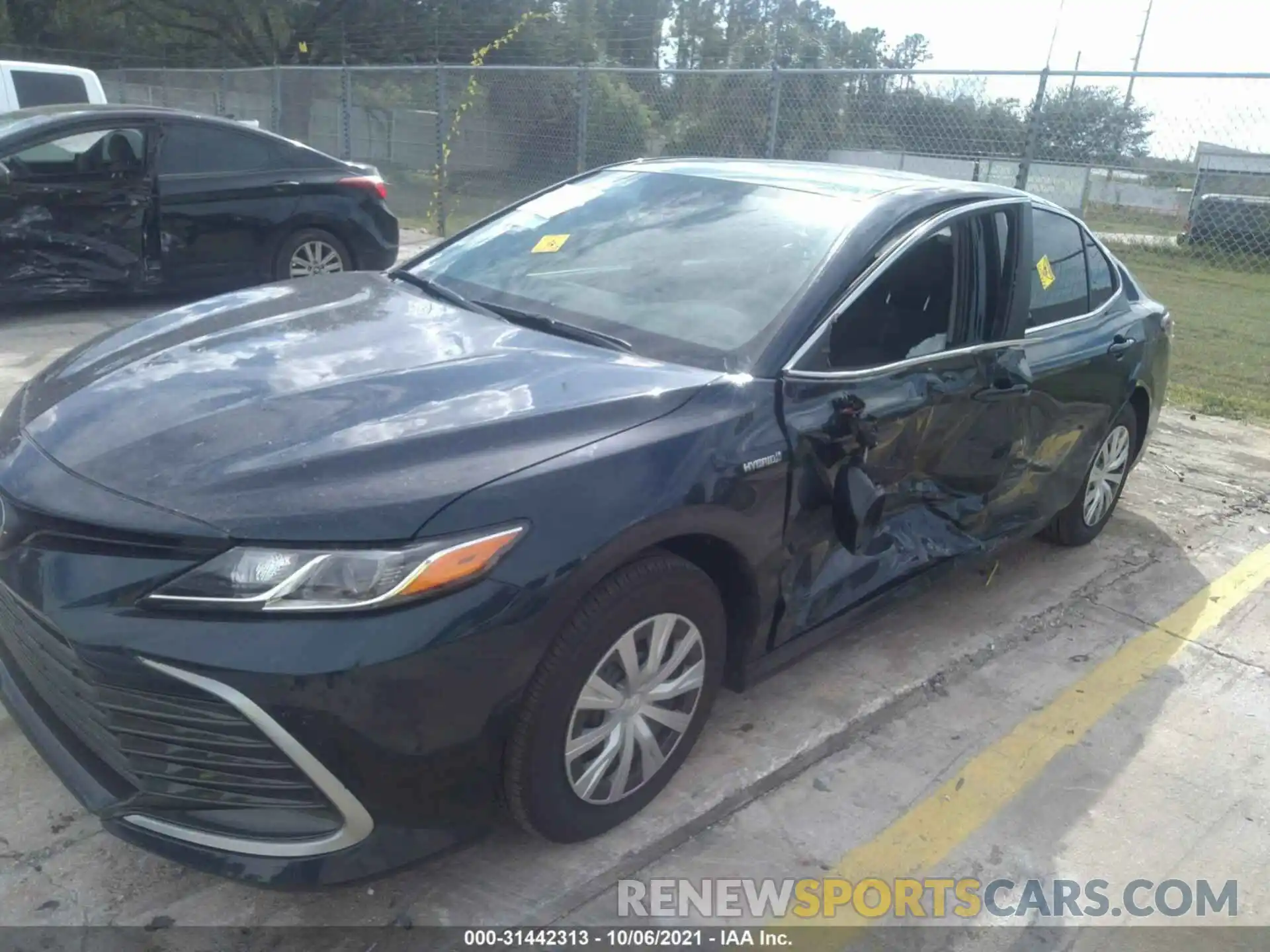 6 Photograph of a damaged car 4T1C31AK4MU560592 TOYOTA CAMRY 2021