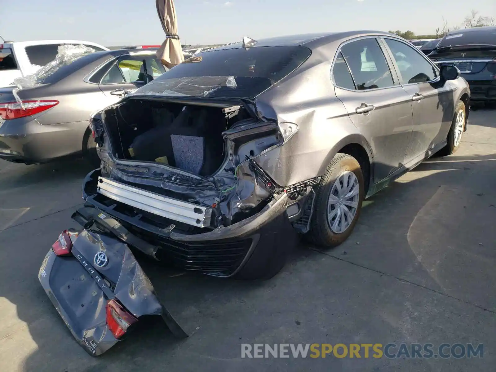 4 Photograph of a damaged car 4T1C31AK5MU024086 TOYOTA CAMRY 2021