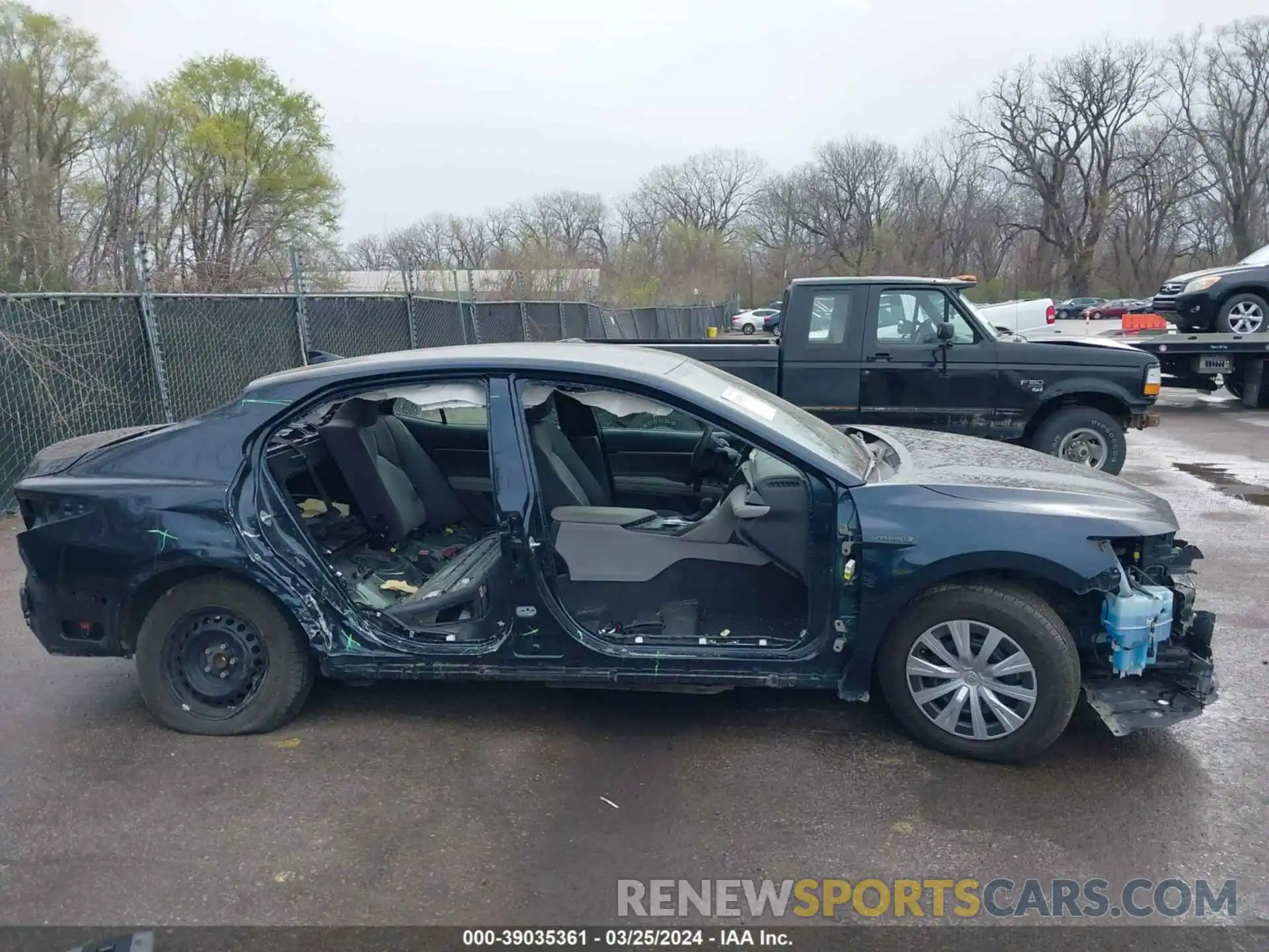 14 Photograph of a damaged car 4T1C31AK5MU551318 TOYOTA CAMRY 2021