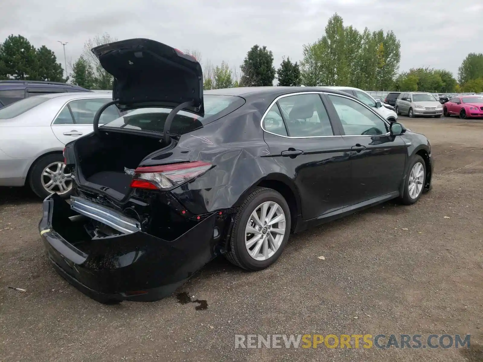 4 Photograph of a damaged car 4T1C31AK9MU557266 TOYOTA CAMRY 2021