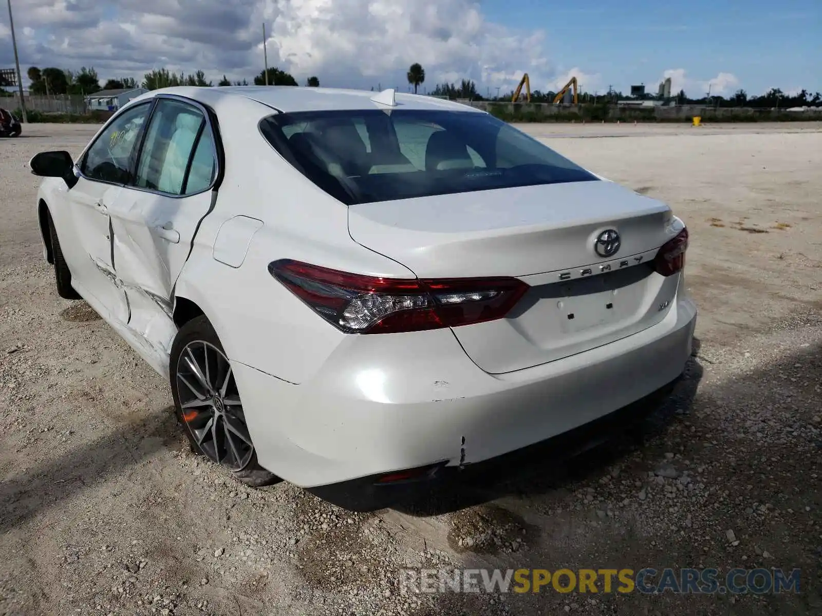 3 Photograph of a damaged car 4T1F11AK1MU441675 TOYOTA CAMRY 2021