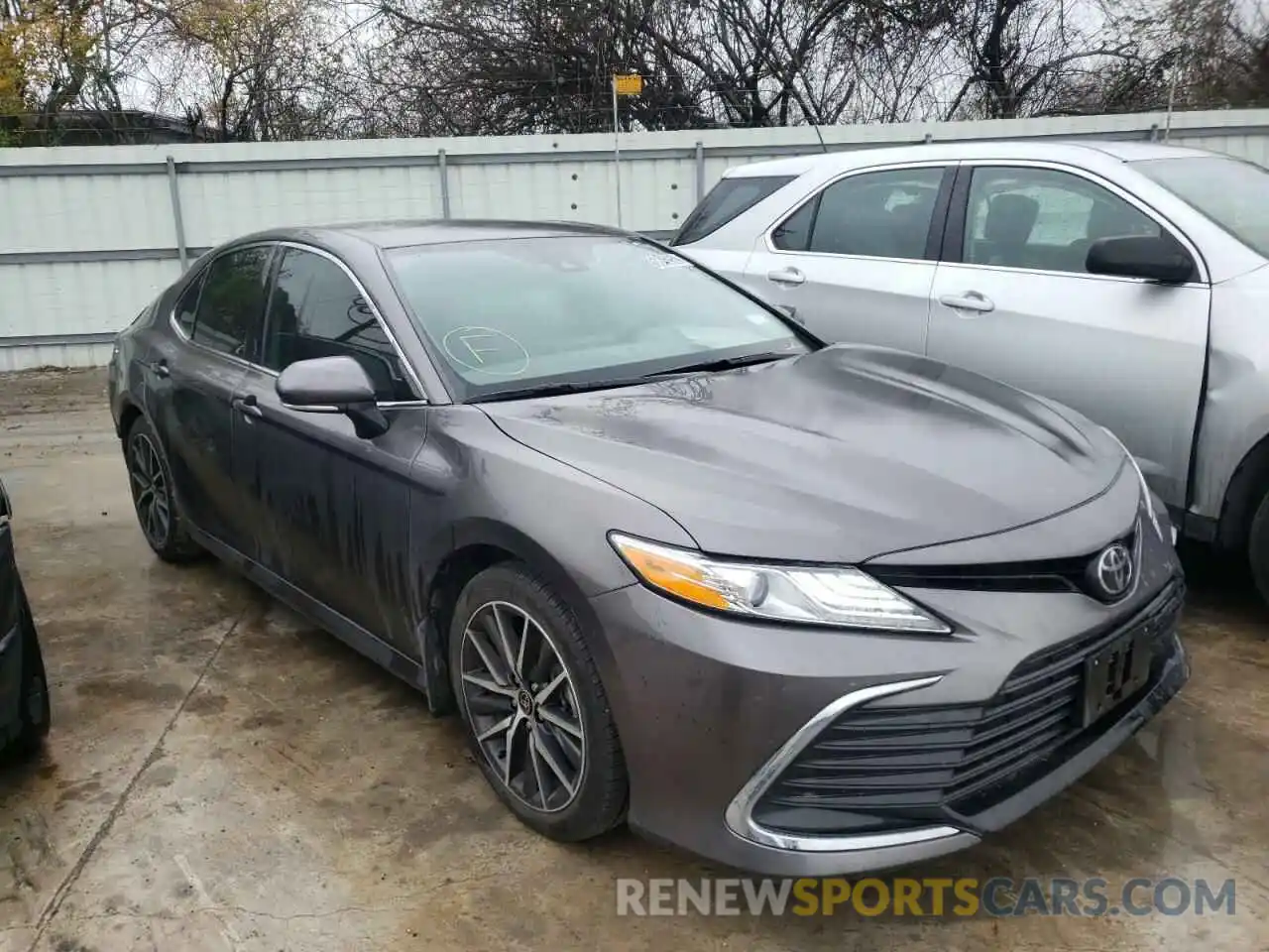 1 Photograph of a damaged car 4T1F11AK5MU570843 TOYOTA CAMRY 2021