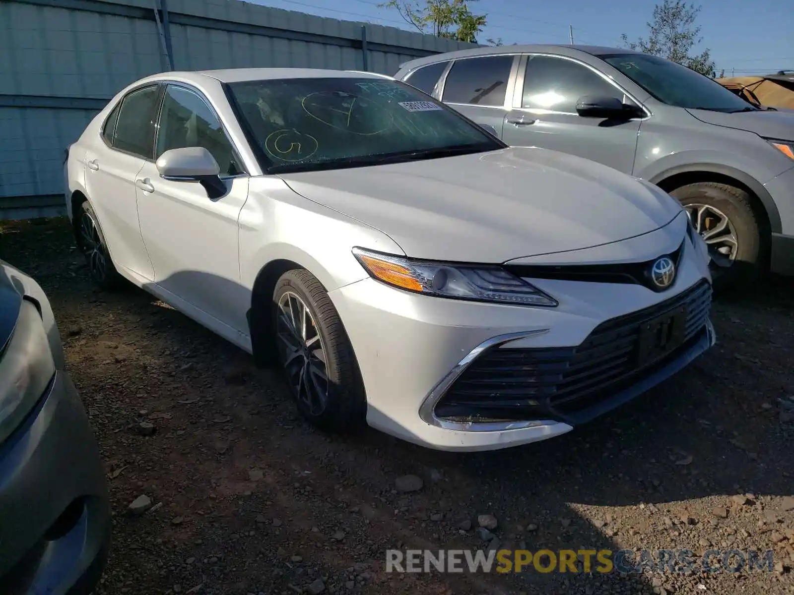 1 Photograph of a damaged car 4T1F11AK5MU577937 TOYOTA CAMRY 2021