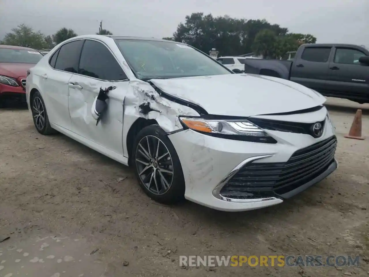 1 Photograph of a damaged car 4T1F11AK7MU557785 TOYOTA CAMRY 2021