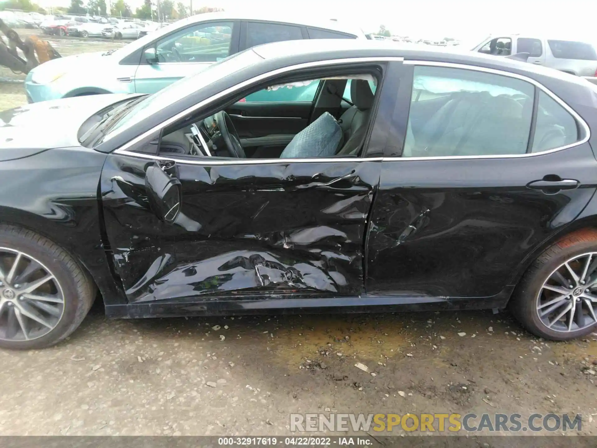 6 Photograph of a damaged car 4T1F11BK2MU028744 TOYOTA CAMRY 2021