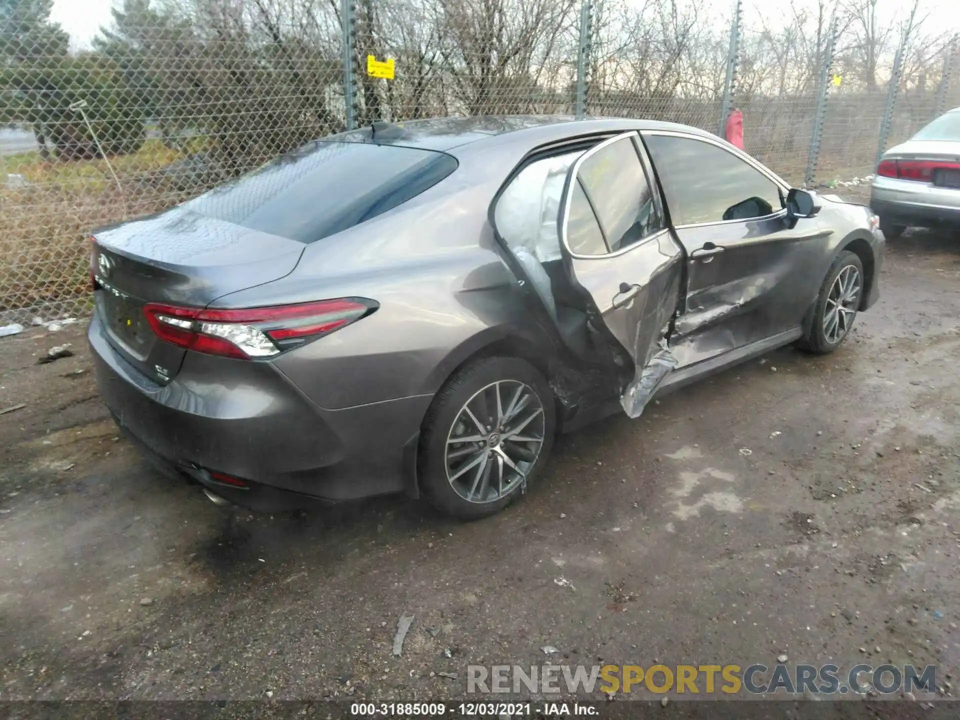 4 Photograph of a damaged car 4T1F11BK2MU029862 TOYOTA CAMRY 2021