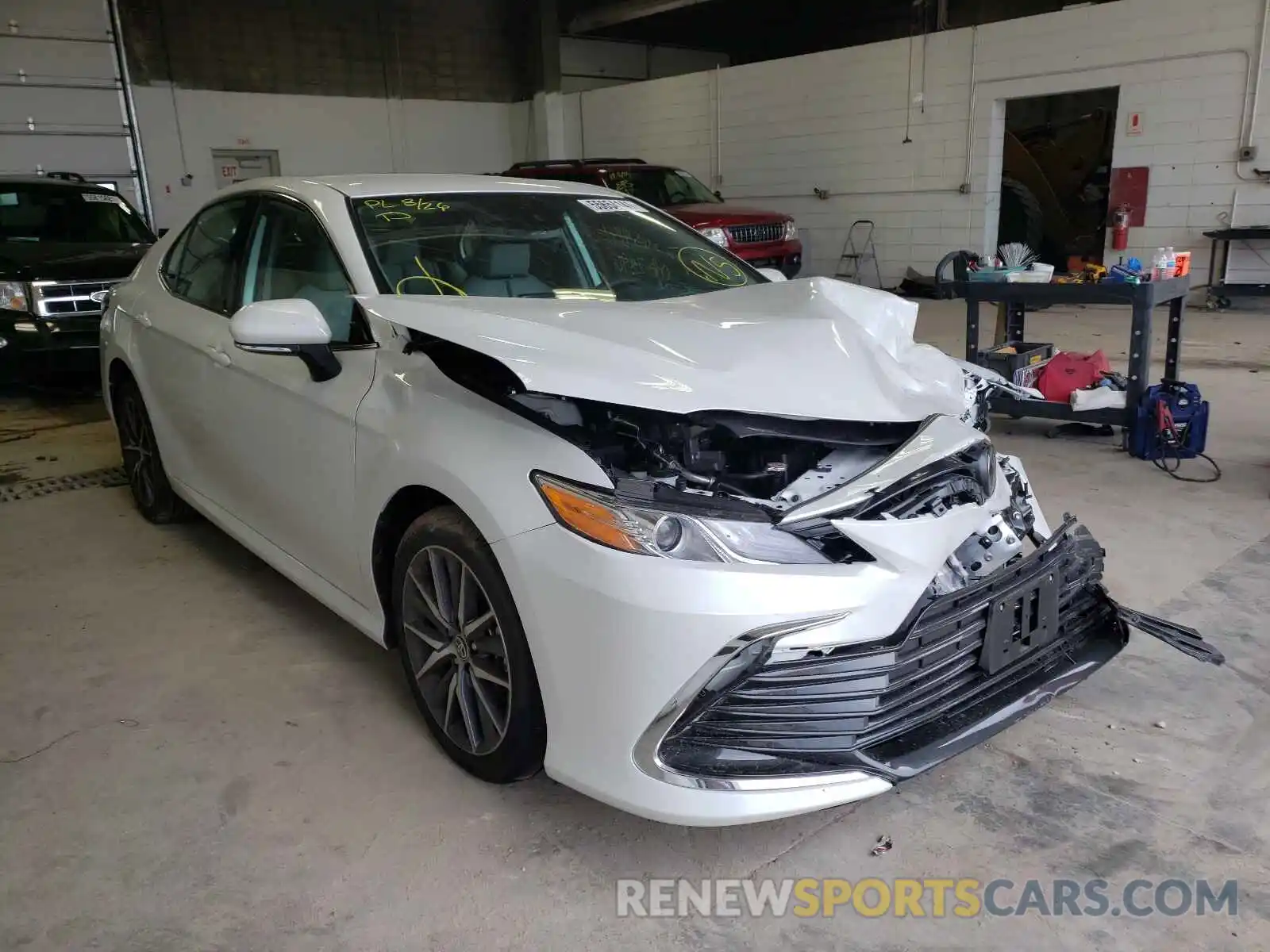 1 Photograph of a damaged car 4T1F11BK6MU033509 TOYOTA CAMRY 2021