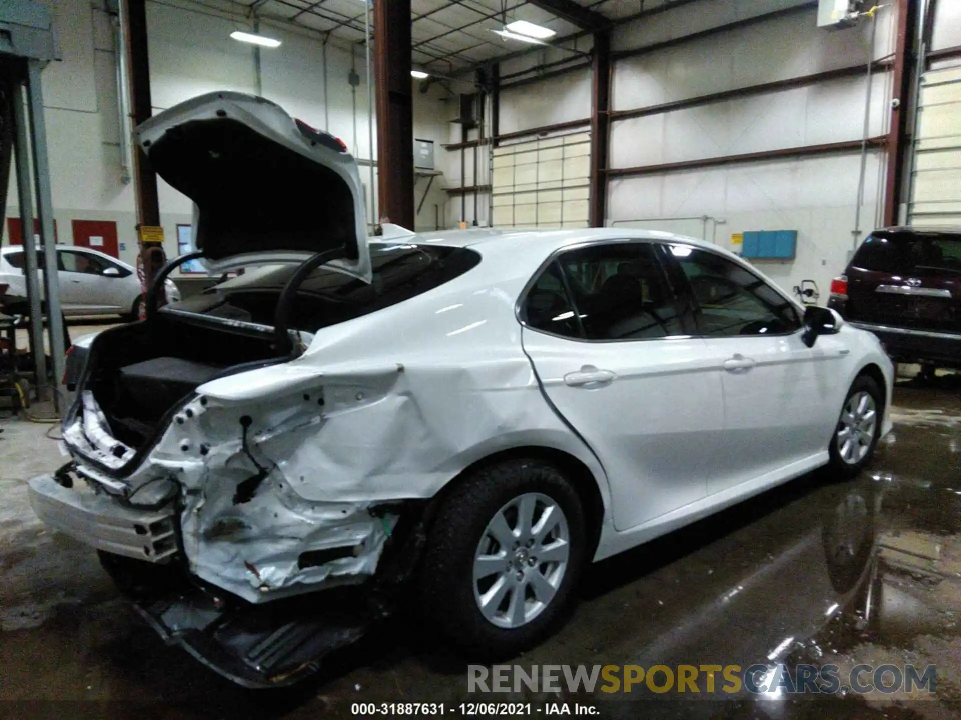 4 Photograph of a damaged car 4T1F31AK0MU554513 TOYOTA CAMRY 2021