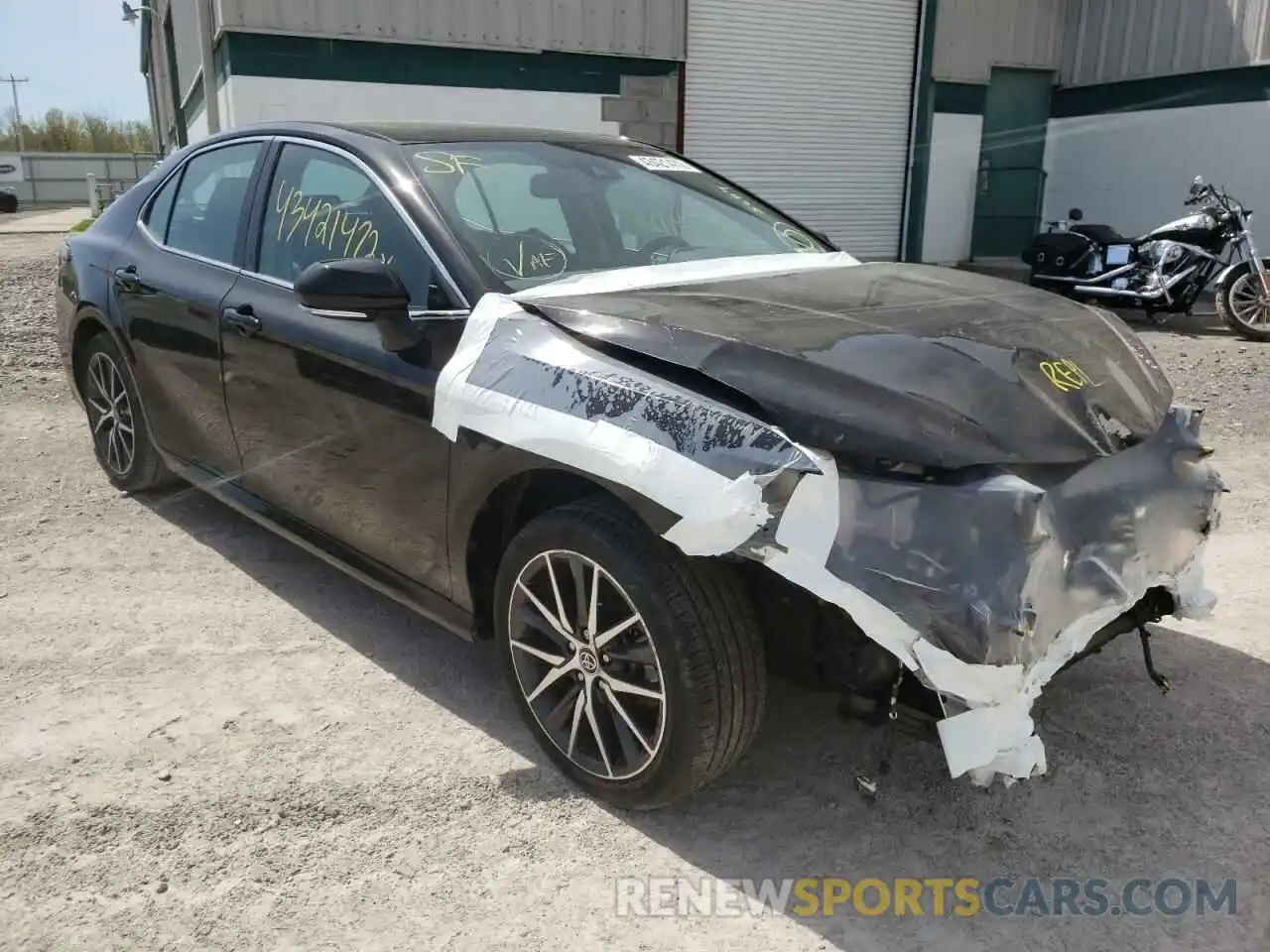 1 Photograph of a damaged car 4T1F31AK2MU558689 TOYOTA CAMRY 2021