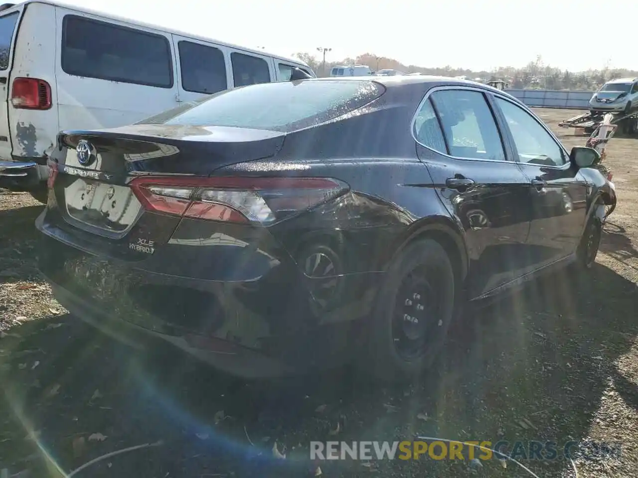 4 Photograph of a damaged car 4T1F31AK3MU562461 TOYOTA CAMRY 2021