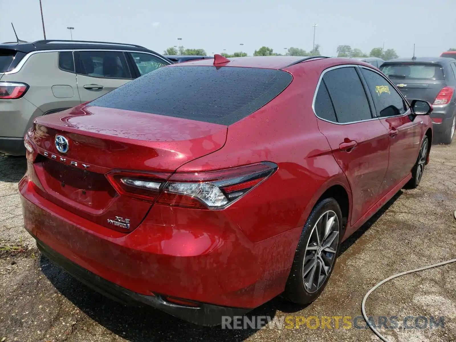 4 Photograph of a damaged car 4T1F31AK4MU021273 TOYOTA CAMRY 2021