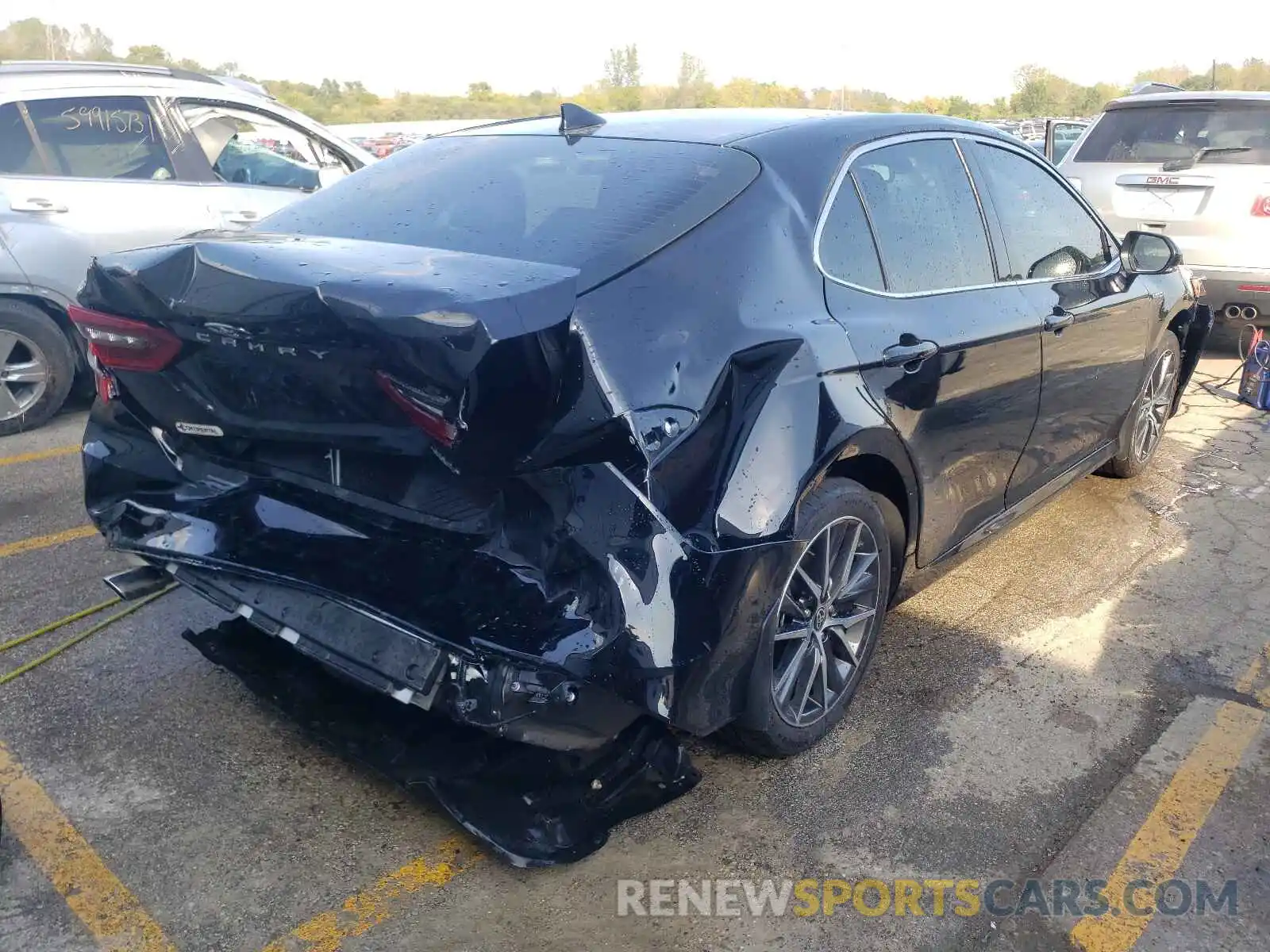 4 Photograph of a damaged car 4T1F31AK5MU547668 TOYOTA CAMRY 2021