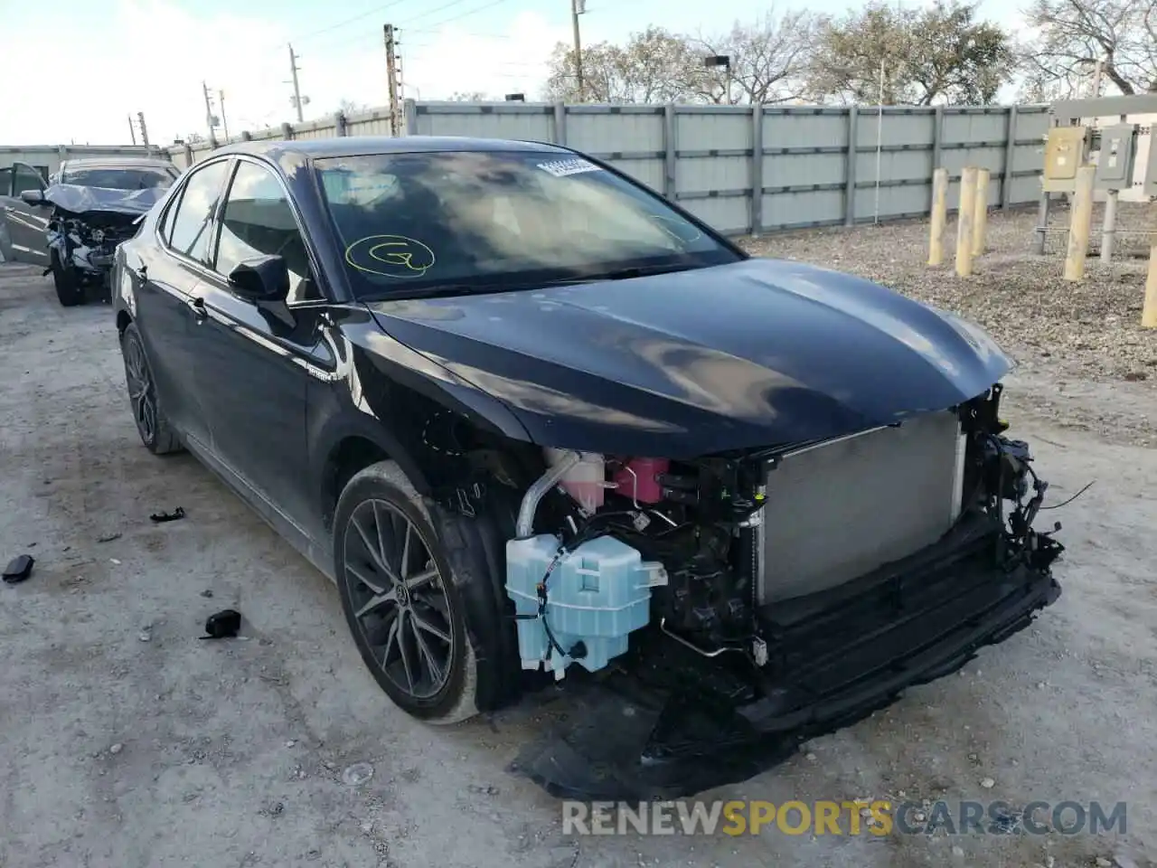 1 Photograph of a damaged car 4T1F31AK7MU561538 TOYOTA CAMRY 2021